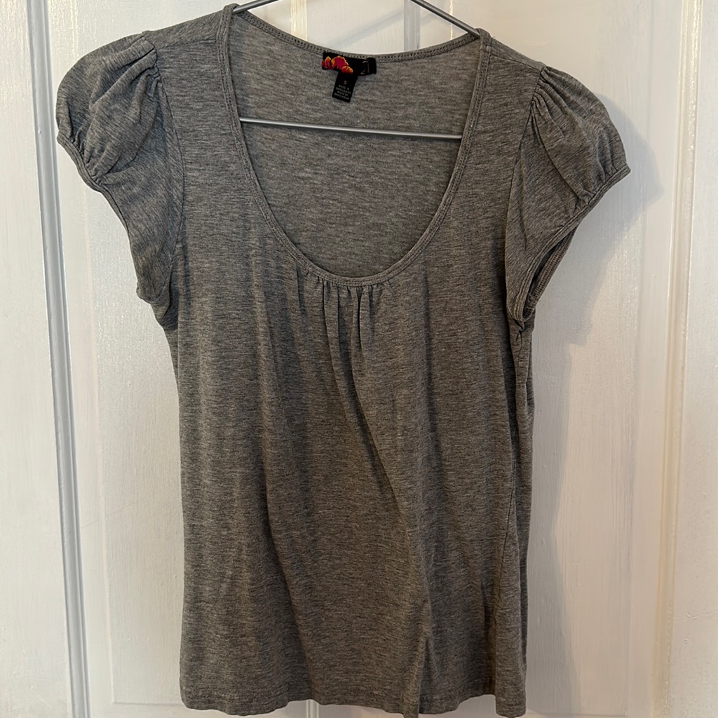 Forever 21 Gray Scoop-Neck T-Shirt